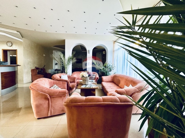 Хотел в Балчик - 411 кв.м за 2190 €/кв.м - Снимка #1