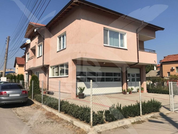 Къща в София, Република - 350 кв.м за 1412 €/кв.м - Снимка #1