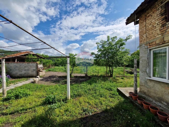 Къща в с. Тръстиково, Област Варна - 168 кв.м за 313 €/кв.м - Снимка #1