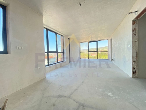 Тристаен апартамент в Варна, Бриз - 98 кв.м за 2495 €/кв.м - Снимка #1