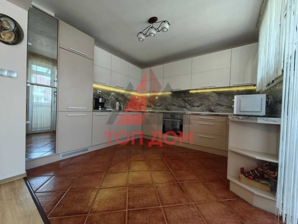 Дава се под наем Мезонет в Варна, Център - 175 кв.м за 900 € - Снимка #1