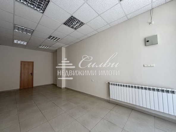 Дава се под наем Магазин в Шумен, Център - 35 кв.м за 255 € - Снимка #1