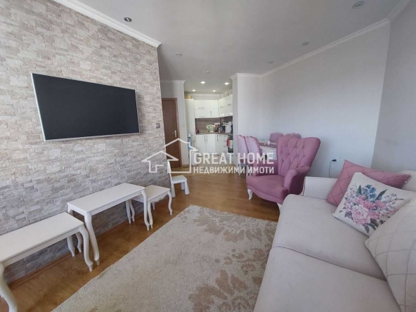 Дава се под наем Тристаен апартамент в Търговище, Център - 65 кв.м за 306 € - Снимка #1