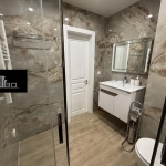 Дава се под наем Тристаен апартамент в Варна, Център - 95 кв.м за 1200 € - Снимка #1