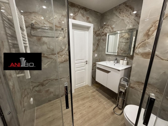 Дава се под наем Тристаен апартамент в Варна, Център - 95 кв.м за 1200 € - Снимка #1