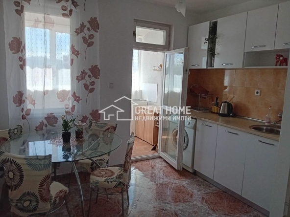 Дава се под наем Тристаен апартамент в Търговище, Център - 76 кв.м за 255 € - Снимка #1