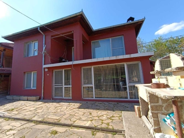 Къща в с. Момин сбор, Област Велико Търново - 300 кв.м за 544 €/кв.м - Снимка #1