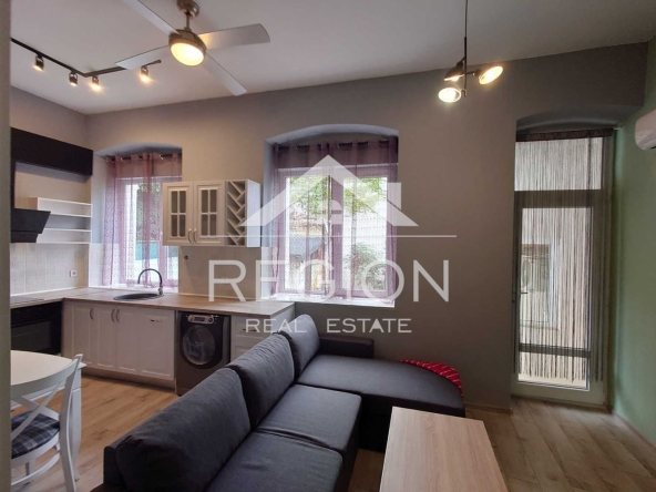 Дава се под наем Етаж от къща в Варна, Център - 120 кв.м за 800 € - Снимка #1