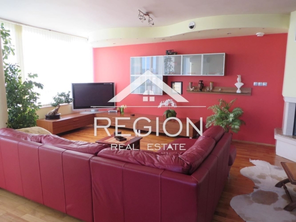 Дава се под наем Мезонет в Варна, Център - 240 кв.м за 1100 € - Снимка #1