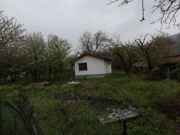 Дава се под наем Къща в с. Гълъбово, Област Пловдив - 30 кв.м за 255 € - Снимка #1