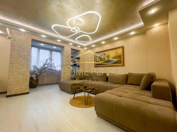 Дава се под наем Тристаен апартамент в Варна, Център - 100 кв.м за 1632 € - Снимка #1