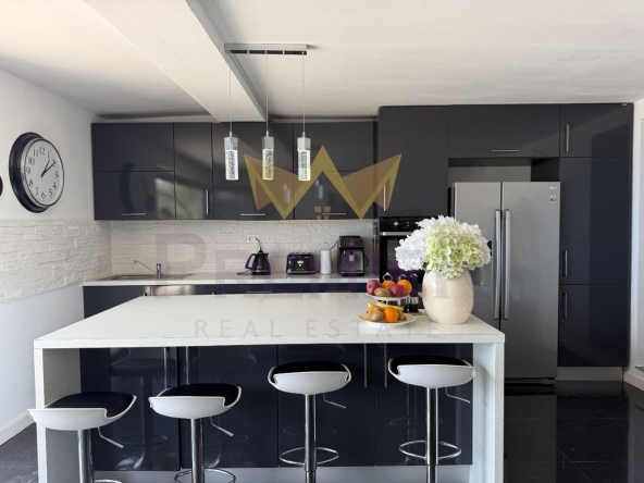 Къща в Балчик - 140 кв.м за 2143 €/кв.м - Снимка #1