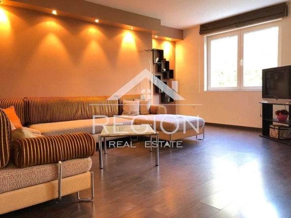 Дава се под наем Двустаен апартамент в с. Чайка, Област Варна - 80 кв.м за 500 € - Снимка #1