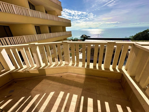 Тристаен апартамент в Бургас, Сарафово - 103 кв.м за 1995 €/кв.м - Снимка #1