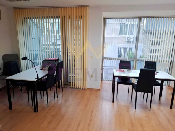 Дава се под наем Офис в Варна, Център - 37 кв.м за 350 € - Снимка #1