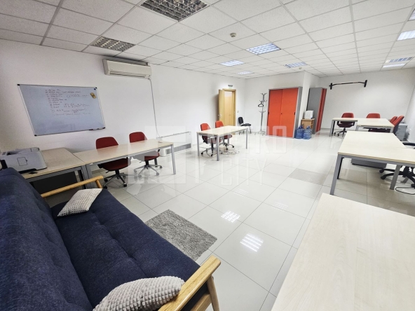Дава се под наем Офис в София, Младост 3 - 128 кв.м за 765 € - Снимка #1