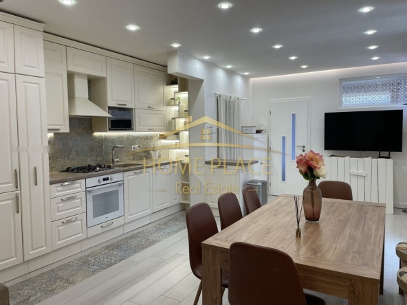 Дава се под наем Четиристаен апартамент в Варна, Център - 107 кв.м за 1377 € - Снимка #1