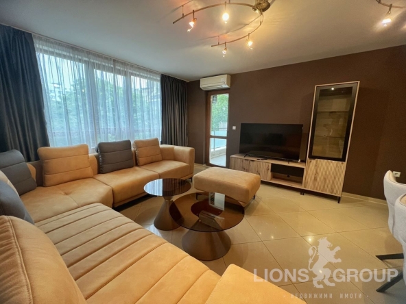 Дава се под наем Тристаен апартамент в Варна, Център - 122 кв.м за 1300 € - Снимка #1