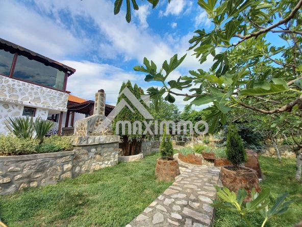 Къща в с. Дъбравино, Област Варна - 250 кв.м за 1080 €/кв.м - Снимка #1