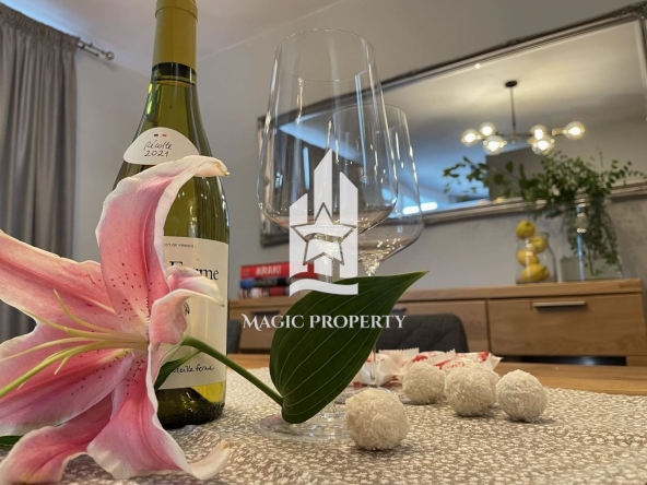 Дава се под наем Четиристаен апартамент в Бургас, Център - 100 кв.м за 969 € - Снимка #1