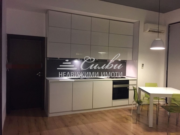 Дава се под наем Двустаен апартамент в Шумен, Томбул джамия - 65 кв.м за 357 € - Снимка #1