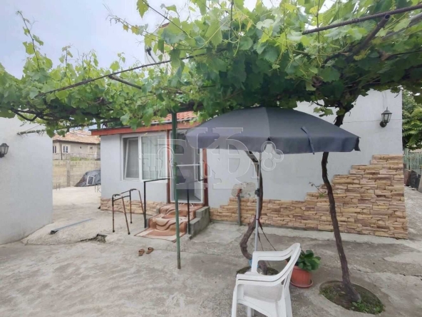 Къща в Добрич, Христо Ботев - 58 кв.м за 1222 €/кв.м - Снимка #1