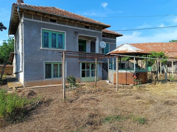 Къща в с. Иванча, Област Велико Търново - 200 кв.м за 141 €/кв.м - Снимка #1