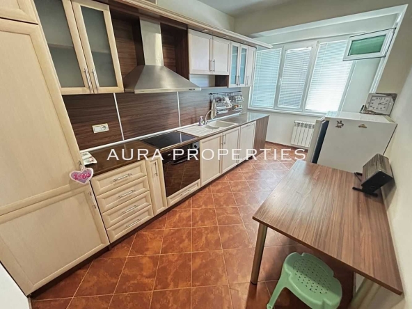 Тристаен апартамент в Разград, Център - 86 кв.м за 1423 €/кв.м - Снимка #1