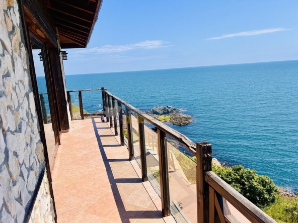 Къща в Созопол - 454 кв.м за 2864 €/кв.м - Снимка #1