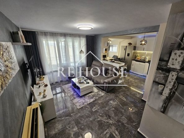 Тристаен апартамент в Варна, Левски - 102 кв.м за 2058 €/кв.м - Снимка #1