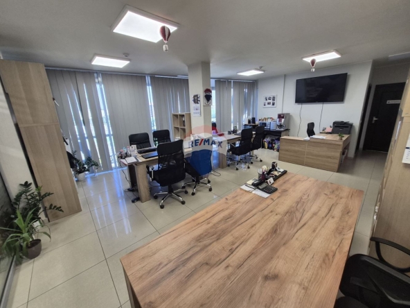 Офис в Варна, Победа - 98 кв.м за 2133 €/кв.м - Снимка #1