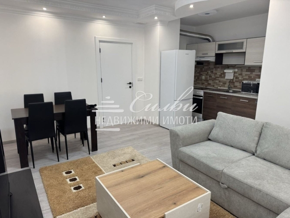 Дава се под наем Двустаен апартамент в Шумен, Център - 70 кв.м за 357 € - Снимка #1