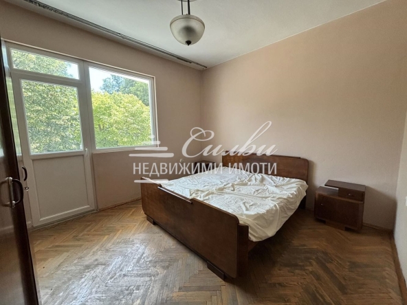 Дава се под наем Тристаен апартамент в Шумен, Център - 90 кв.м за 408 € - Снимка #1