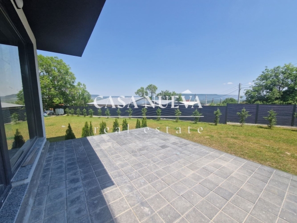 Къща в с. Кранево, Област Добрич - 300 кв.м за 1834 €/кв.м - Снимка #1