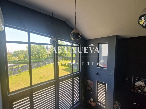 Къща в с. Кранево, Област Добрич - 300 кв.м за 2000 €/кв.м - Снимка #1