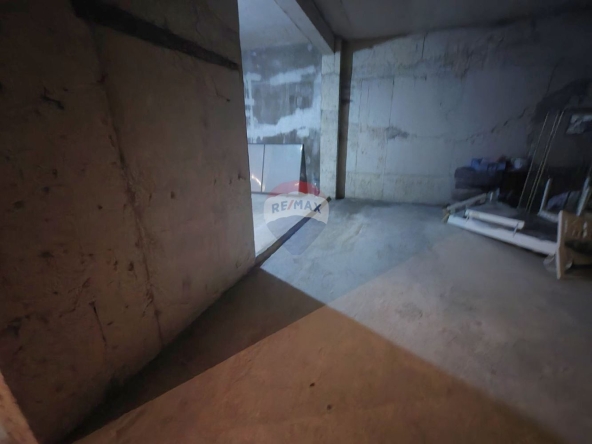 Дава се под наем Гараж / Паркомясто в Варна, Погреби - 12 кв.м за 112.2 € - Снимка #1