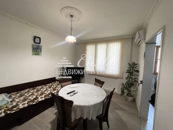 Четиристаен апартамент в Шумен, Математическа гимназия - 100 кв.м за 1632 €/кв.м - Снимка #1