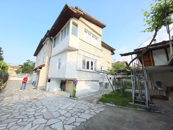 Къща в Велинград - 333 кв.м за 467 €/кв.м - Снимка #1