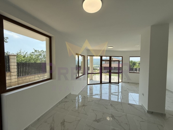 Къща в с. Оброчище, Област Добрич - 165 кв.м за 1394 €/кв.м - Снимка #1