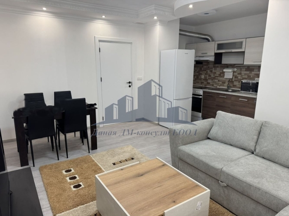 Дава се под наем Двустаен апартамент в Шумен, Център - 70 кв.м за 357 € - Снимка #1