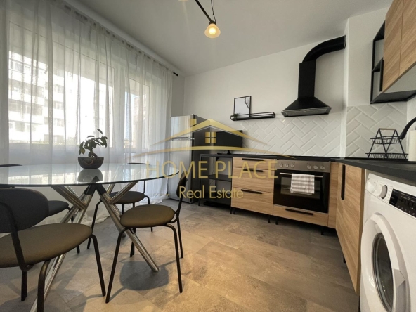 Дава се под наем Тристаен апартамент в Варна, Център - 80 кв.м за 561 € - Снимка #1