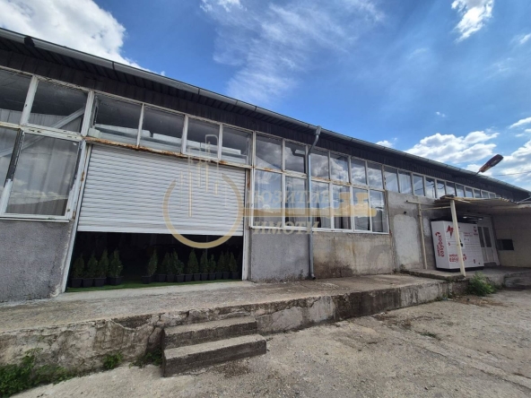 Дава се под наем Промишлена сграда в Божурище - 330 кв.м за 1000 € - Снимка #1