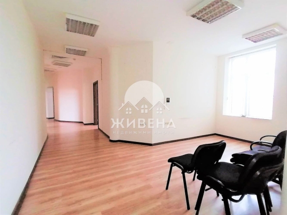 Дава се под наем Офис в Варна, Операта - 336 кв.м за 3360 € - Снимка #1