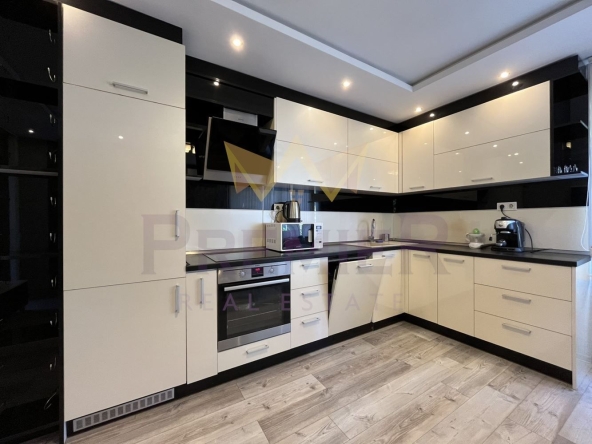 Дава се под наем Тристаен апартамент в Варна, Трошево - 80 кв.м за 612 € - Снимка #1