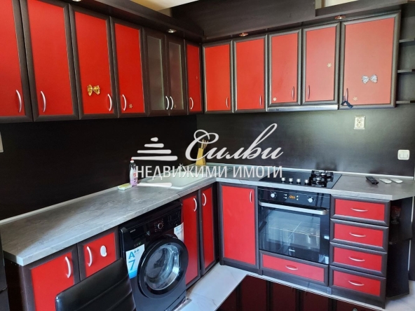 Дава се под наем Тристаен апартамент в Шумен, Център - 68 кв.м за 382.5 € - Снимка #1