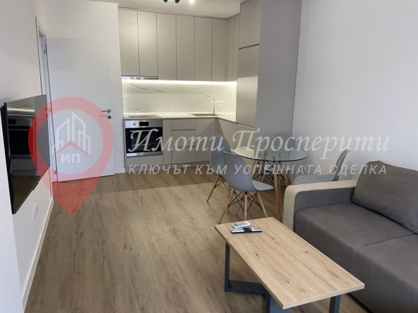 Дава се под наем Тристаен апартамент в София, Център - 82 кв.м за 825 € - Снимка #1