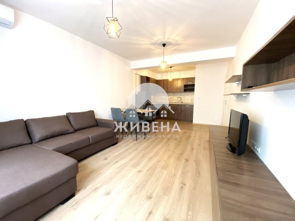 Дава се под наем Тристаен апартамент в Варна, Център - 88 кв.м за 1100 € - Снимка #1