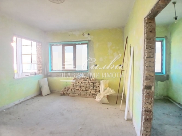 Етаж от къща в Шумен, Добруджански - 81 кв.м за 1744 €/кв.м - Снимка #1