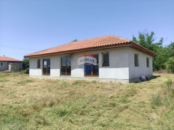 Къща в с. Храброво, Област Добрич - 140 кв.м за 428 €/кв.м - Снимка #1