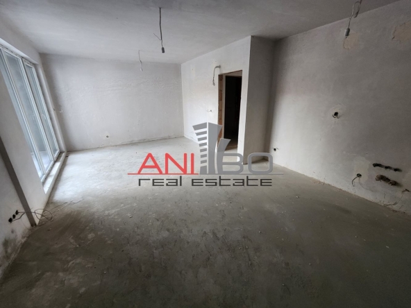 Тристаен апартамент в Варна, Левски - 108 кв.м за 2362 €/кв.м - Снимка #1